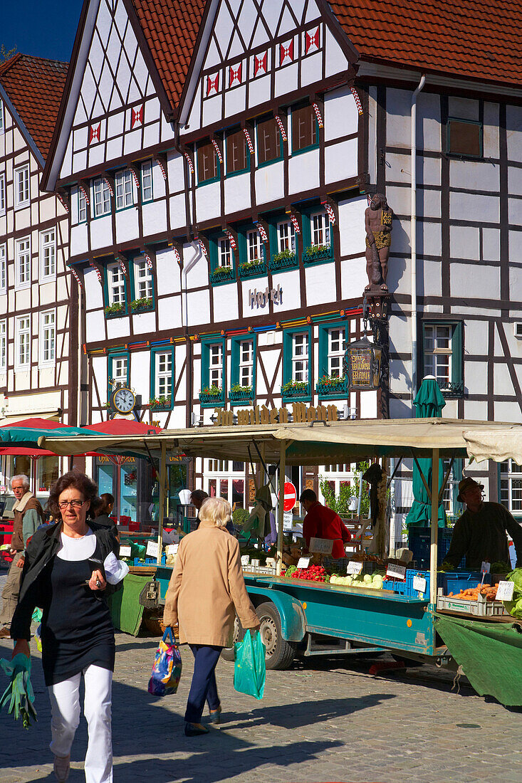 Soest mit Markt und Gasthaus,  Hotel Im wilden Mann, Hellweg, Teutoburger Wald, Nordrhein-Westfalen, Deutschland, Europa