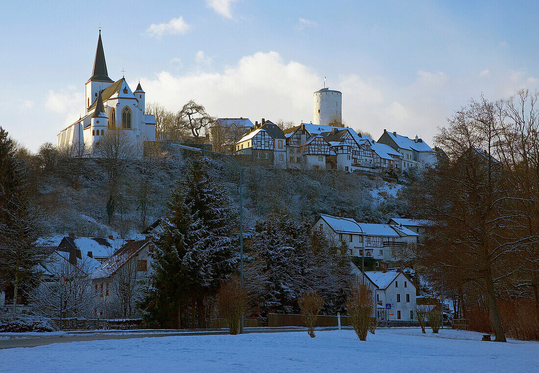 Reifferscheid - local authority of Hellenthal, northern part of Eifel, outdoor photo, winter evening, snow, North Rhine-Westphalia, Germany, Europe