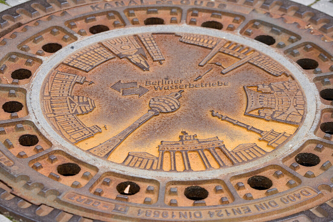 decorative, manhole cover Berlin
