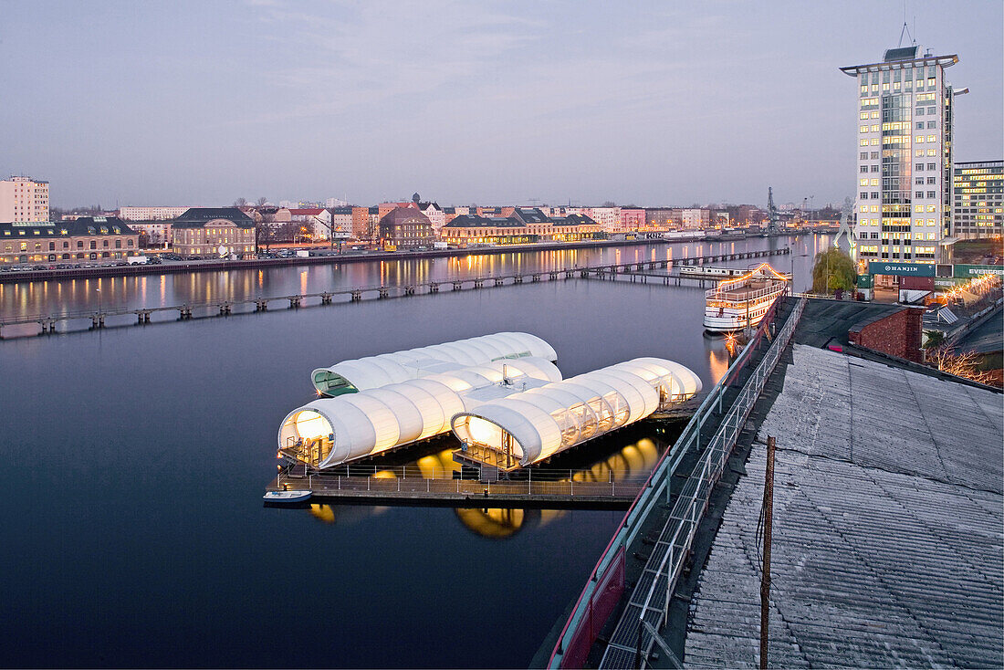 Badeschiffe auf der Spree, Berlin, Deutschland