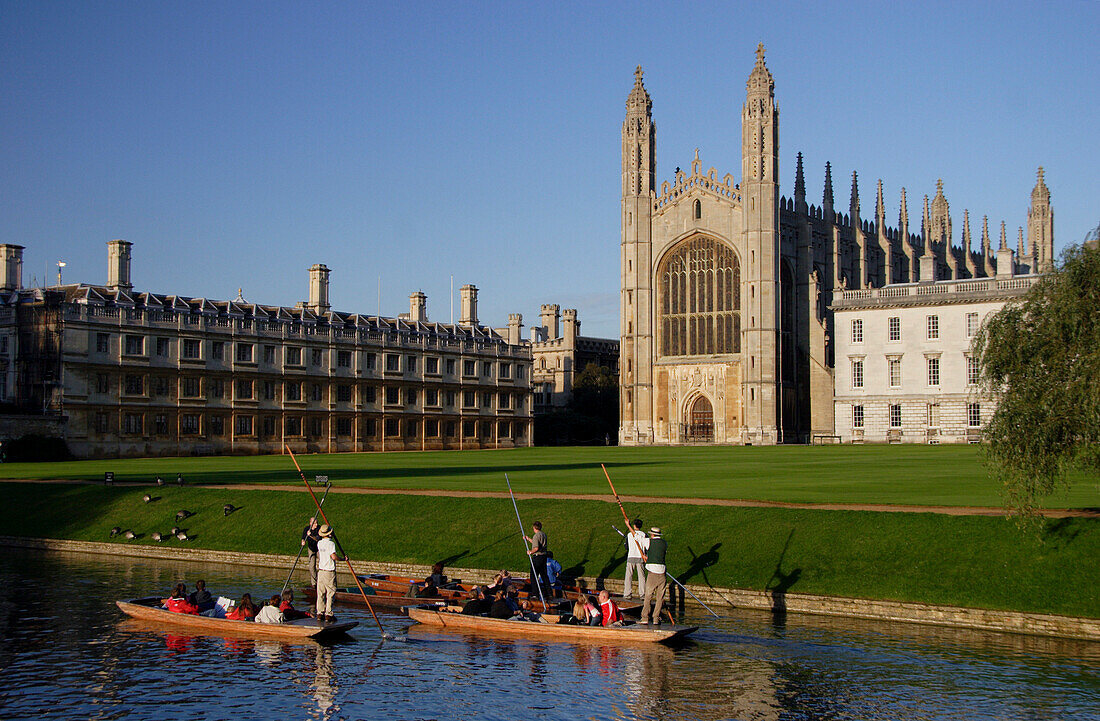 Kings College, punting on the river, Cambridge, Cambridgeshire, UK, England