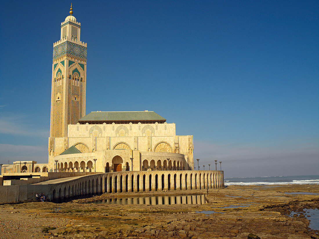 Hassan II mosque with view of sea, Casablanca, Morocco