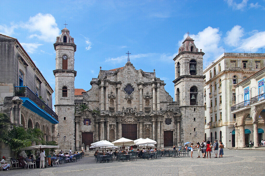Catedral de San Cristobal in Plaza de la Catedral in the Old Town, Havana, Cuba, Caribbean