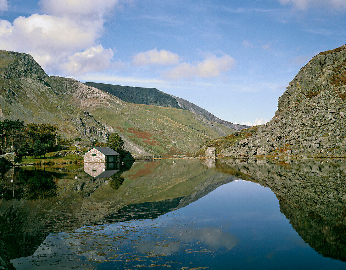 Llyn Ogwen, Ogwen Valley, Snowdonia, UK, Wales