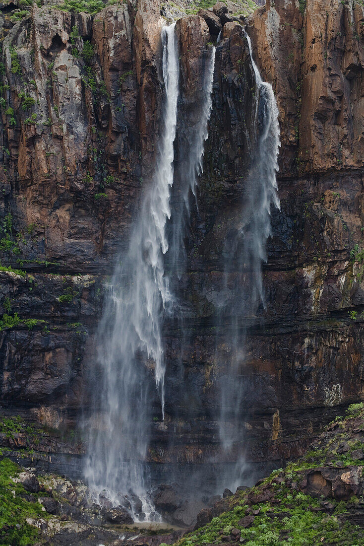 Blick auf Wasserfall Cascada el Escobar, Tal von El Risco, Parque Natural de Tamadaba, Gran Canaria, Kanarische Inseln, Spanien, Europa