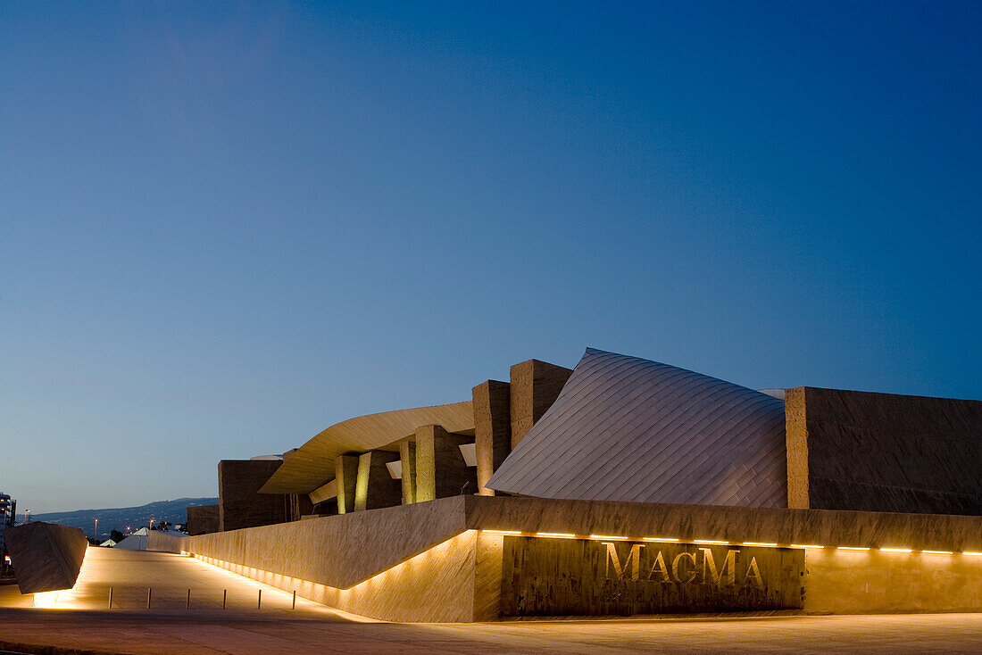 MagMa Arte y Congresos, Veranstaltungs und Kongresszentrum am Abend, Costa Adeje, Teneriffa, Kanarische Inseln, Spanien, Europa