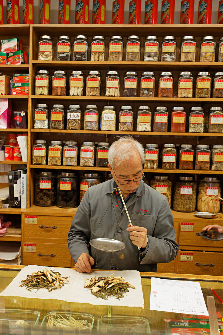 Chinese drugstore in Chinatown, Vancouver City, Canada, North America