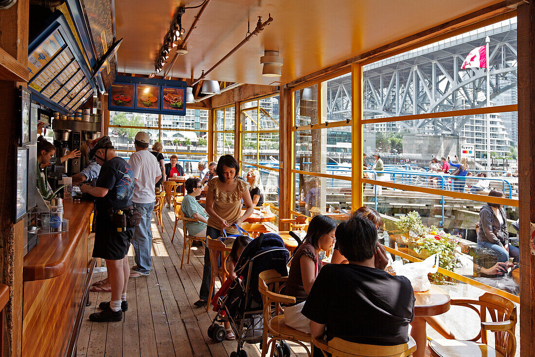 Café in der Granville Markthalle auf Granville Island in Vancouver, Kanada, Britisch Kolumbien, Nordamerika