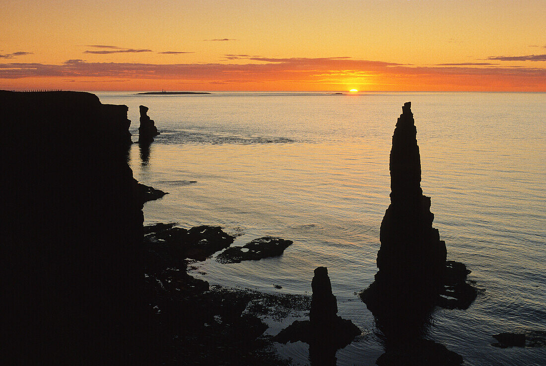 Sunrise at the Stacks of Duncansby, Duncansby Head, Highlands, Caithness, Scotland, Great Britain, Europe