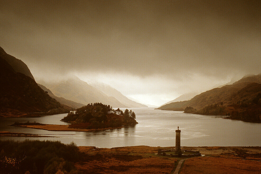 Glenfinnan Monument, Loch Shiel, Highland, Schottland, Großbritannien, Europa