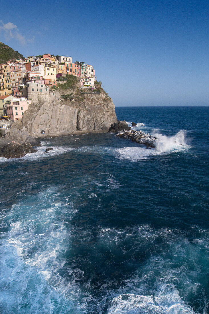 Manarola, small town on the coast, Cinque Terre, Liguria, Italian Riviera, Italy, Europe
