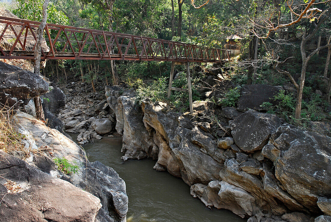 Bridge over rapids, Chaem Fluß, Province Chiang Mai, Thailand, Asia