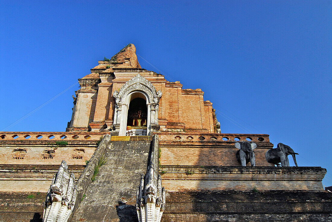 Stairs with nagas, snakes, leading up to the chedi, Wat Chedi Luang, Chiang Mai, Thailand, Asia