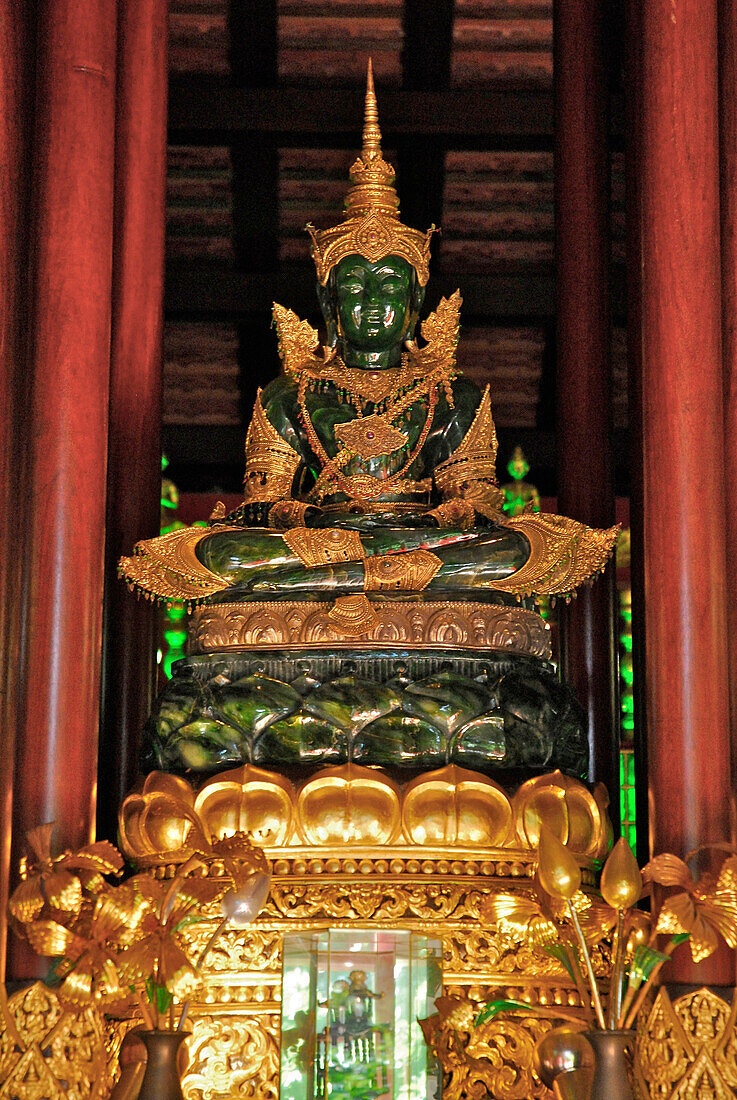 Copy of the Emerald Buddha, Wat Phra Kaeo, Chiang Rai, Golden Triangle, Thailand, Asia