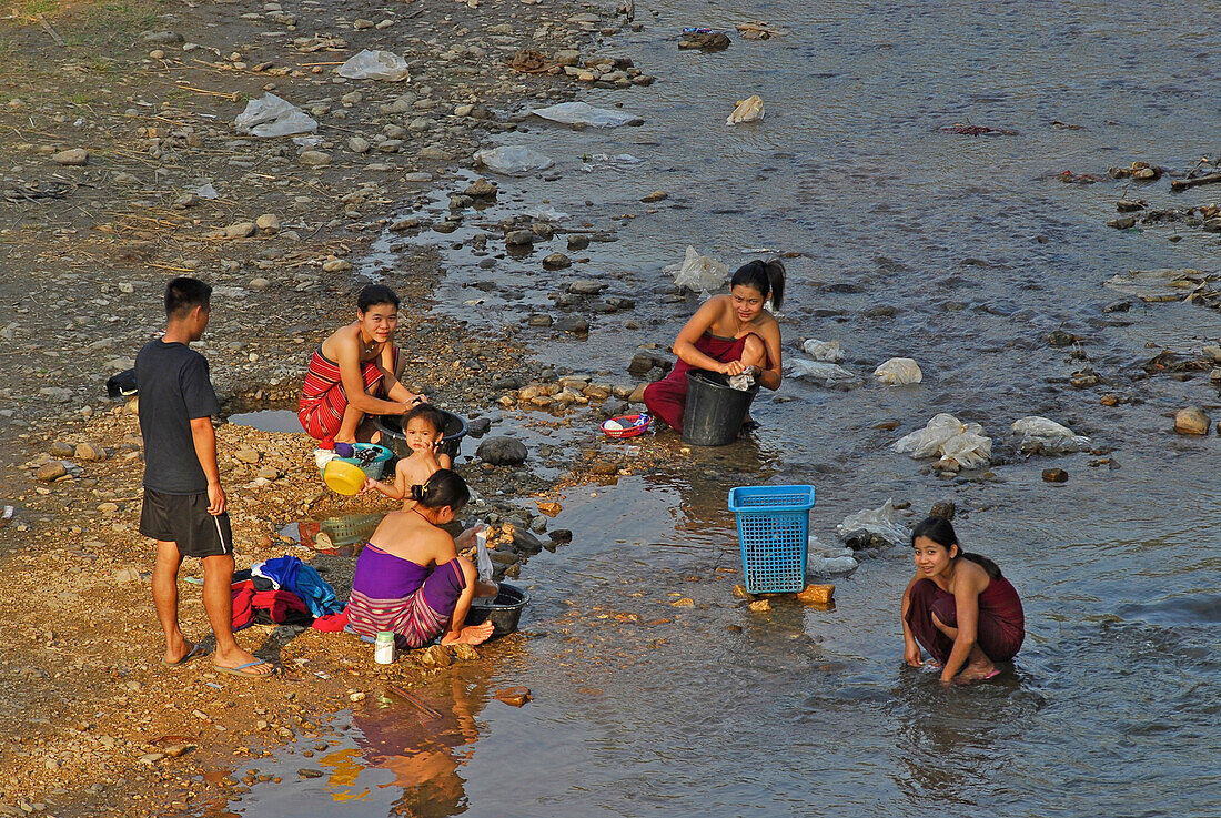 Karen refugees from Myanmar washing laundry in the river, Refugee Camp near Mae Sot, Tak, Thailand, Asia