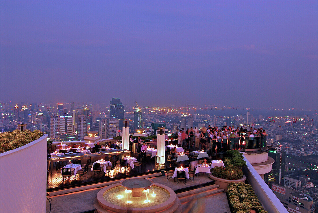 Sirocco Restaurant auf der Terrasse des State Tower mit Blick über Bangkok, Lebua Hotel, Thailand, Asien