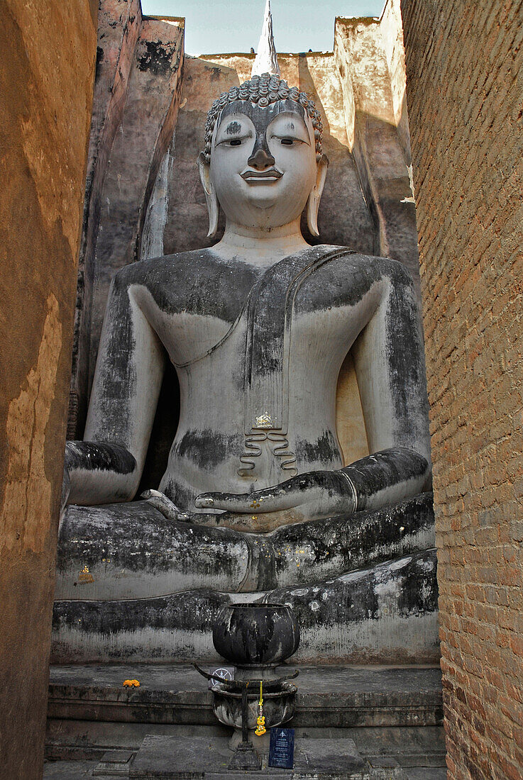Large sitting Buddha at Wat Si Chum, Sukothai Historical Park, Central Thailand, Asia