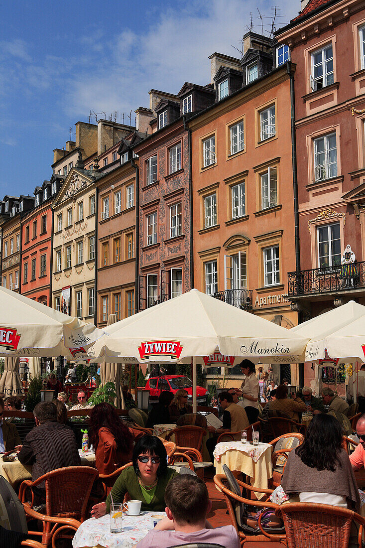 Cafe scene in Rynek Starego Miasta, Old Town Square, Warsaw, Poland
