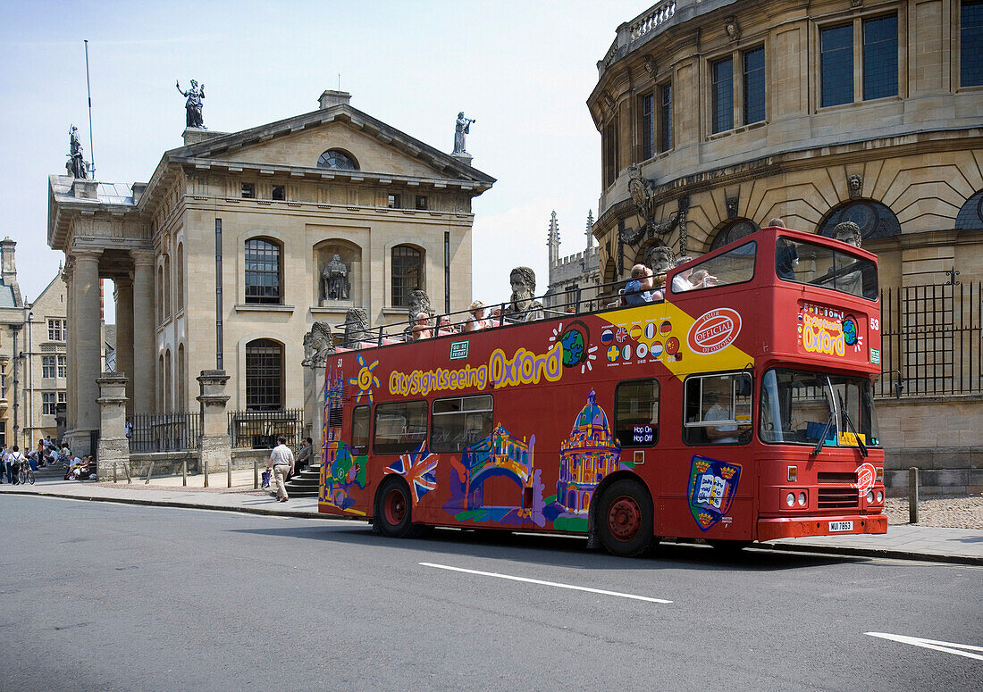 Oxford sightseeing bus, Oxford, Oxfordshire, UK, England