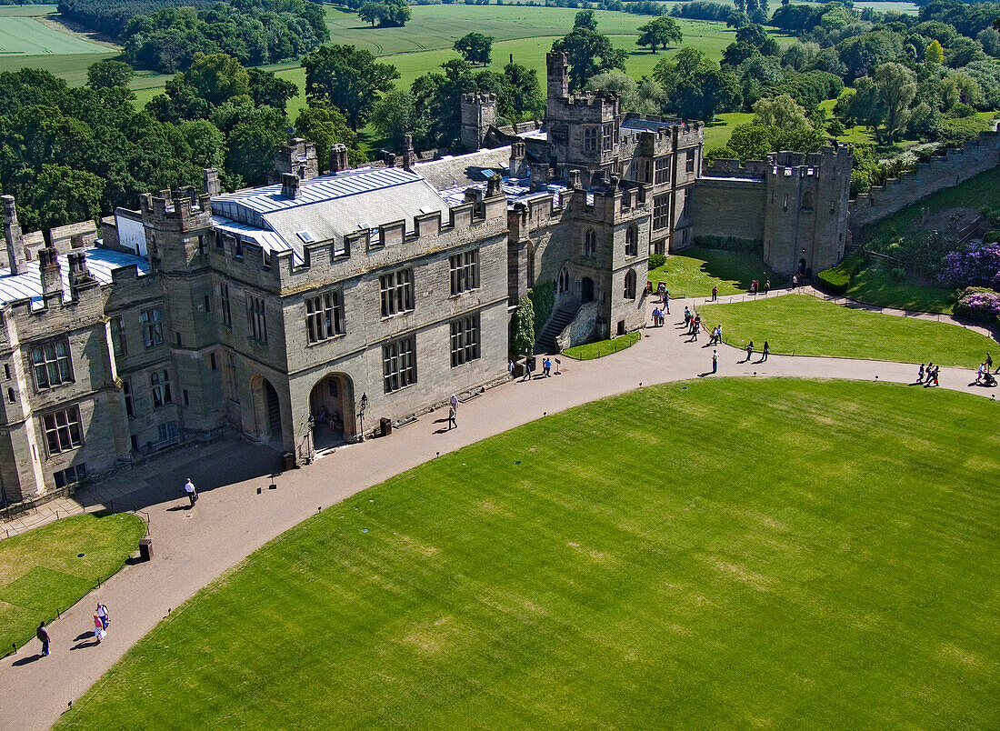 Warwick Castle, ariel view of the Great Hall with chapel and State Rooms, Warwick, Warwickshire, UK, England