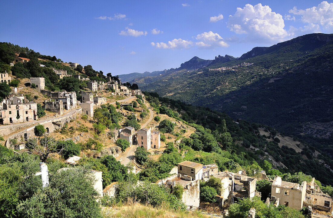 Das verlassene Bergdorf Gairo im Gennargentu Gebirge, Sardinien, Italien, Europa