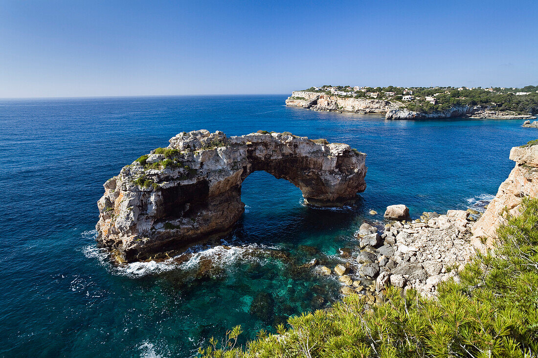 Archway of Es Pontas in the sunlight, Cala Santanyi, Mallorca, Balearic Islands, Spain, Europe