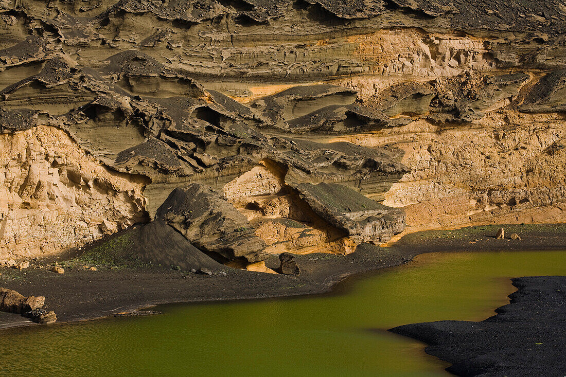 Krater, erloschener Vulkan, Charco de los Clicos, Salzwasser, grüne Farbe durch Phytoplankton, El Golfo, UNESCO Biosphärenreservat, Lanzarote, Kanarische Inseln, Spanien, Europa