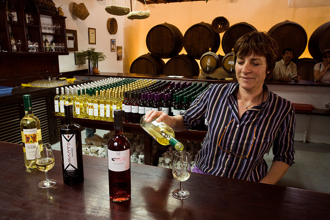 Wein Probierstube, Bodega La Geria, La Geria, Lanzarote, Kanarische Inseln, Spanien, Europa