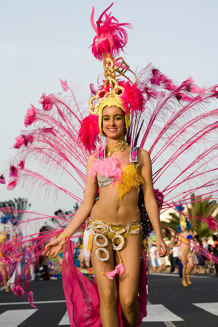 Tänzer bei der Karnevalsumzug, Gran Coso de Carnaval, Costa Teguise, Lanzarote, Kanarische Inseln, Spanien, Europa