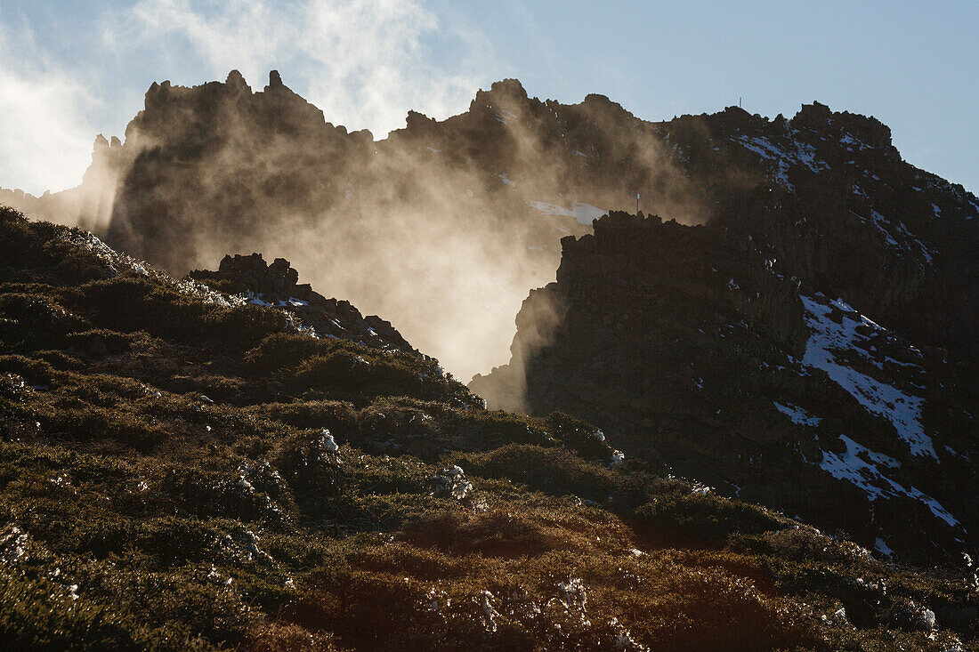 Landschaft nahe Roque de los Muchachos (2426m), Blick in den erloschenen Riesenkrater, Vulkanismus, Caldera de Taburiente, Nationalpark, Parque Nacional Caldera de Taburiente, Naturschutzgebiet, UNESCO Biosphärenreservat, La Palma, kanarische Inseln, Span
