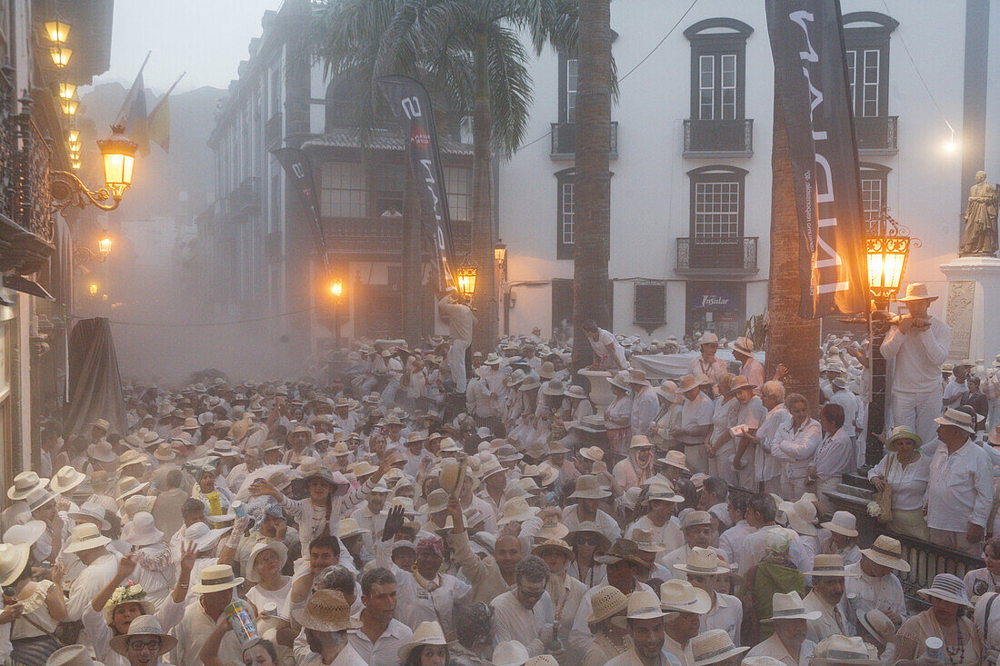 Talkum Puder Fest, Wiederaufleben der Heimkehr der Emigranten, Tradition, Fiesta de los Indianos, Santa Cruz de La Palma, La Palma, kanarische Inseln, Spanien, Europa