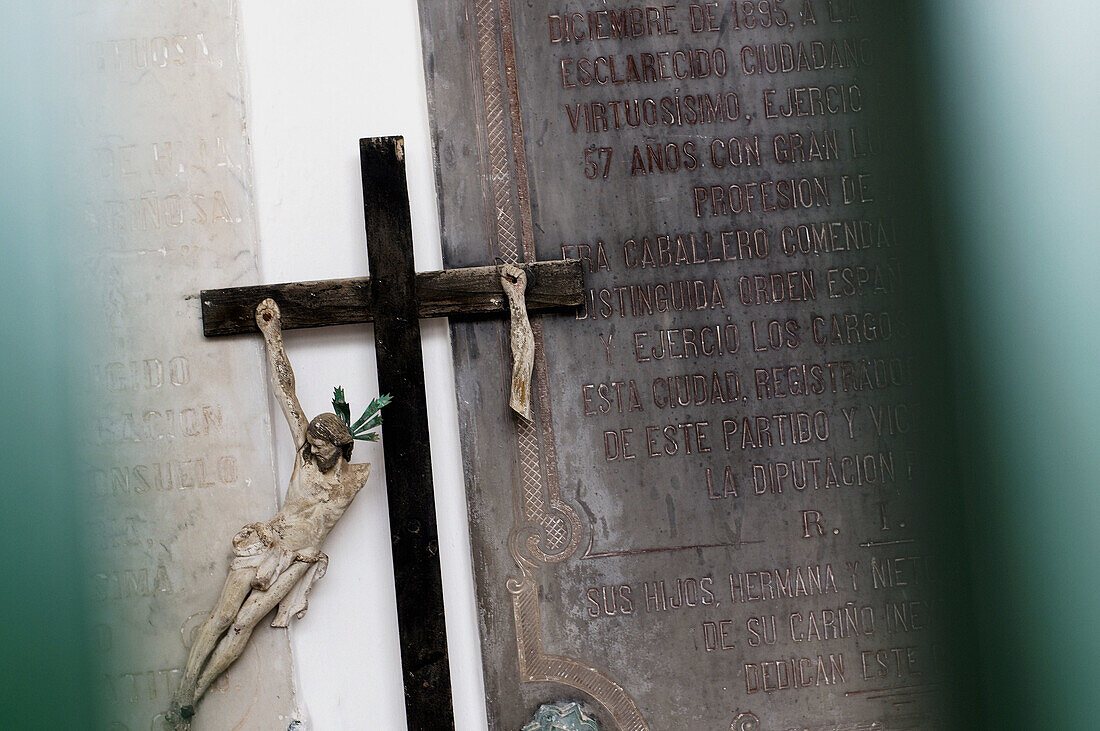 cementerio municipal de Mahón,  Menorca,  Islas Baleares,  España. Cruz.