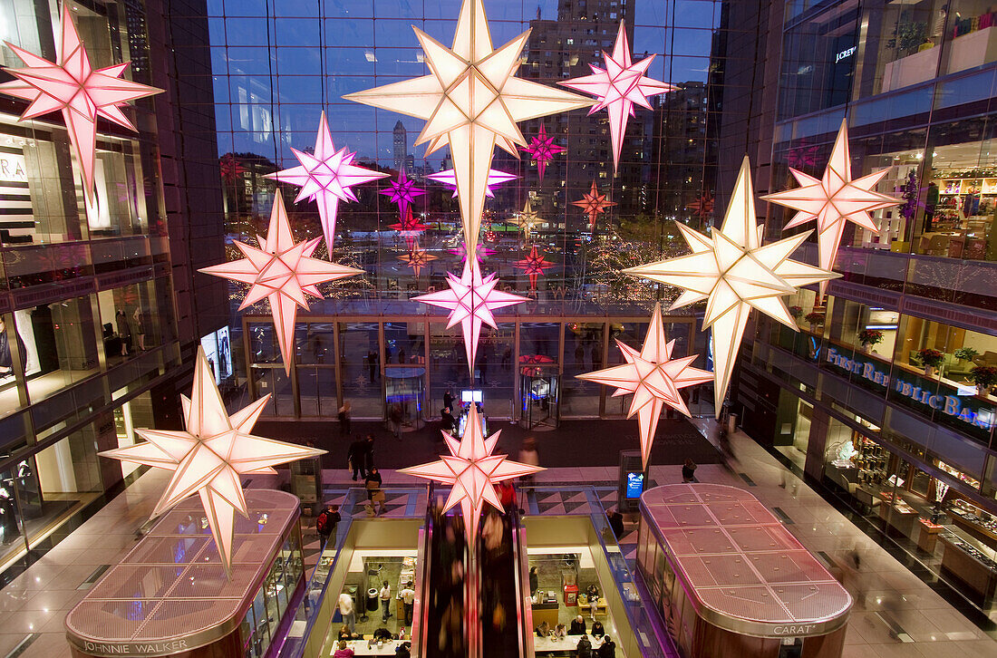 CHRISTMAS STARS ATRIUM TIME WARNER CENTER COLUMBUS CIRCLE MANHATTAN NEW YORK USA