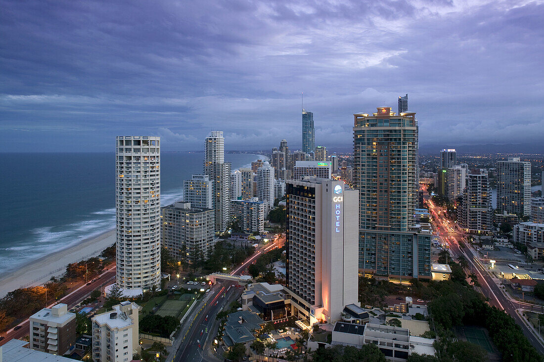 AUSTRALIA - Queensland - GOLD COAST - Surfer´s Paradise: Evening view of Surfer´s Paradise Highrises