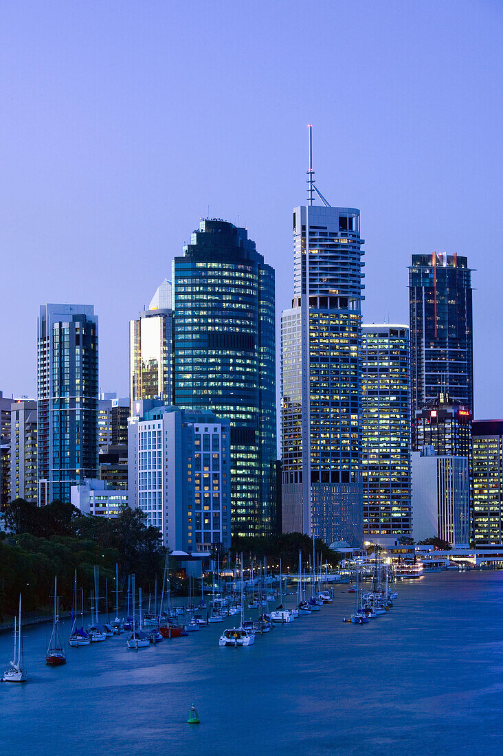 AUSTRALIA - Queensland - Brisbane: Evening View of the Central Business District along the Brisbane River from Kangaroo Point