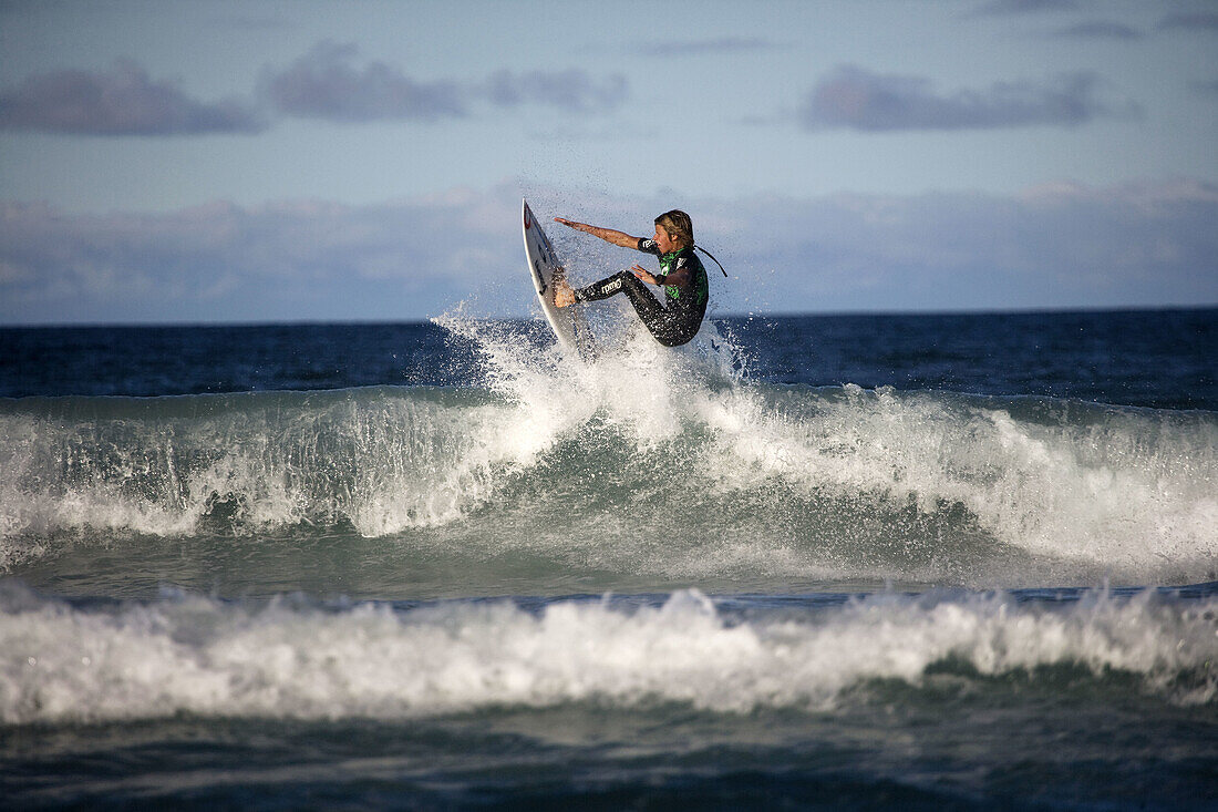 Surfen in Mt Maunganui, Neuseeland