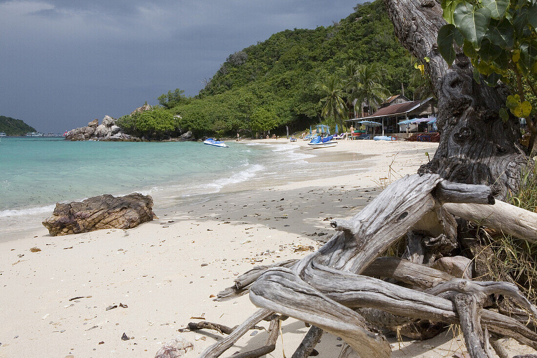Sandy beach on Koh Larn island, Chonburi Province, Gulf of Thailand, Thailand, Asia