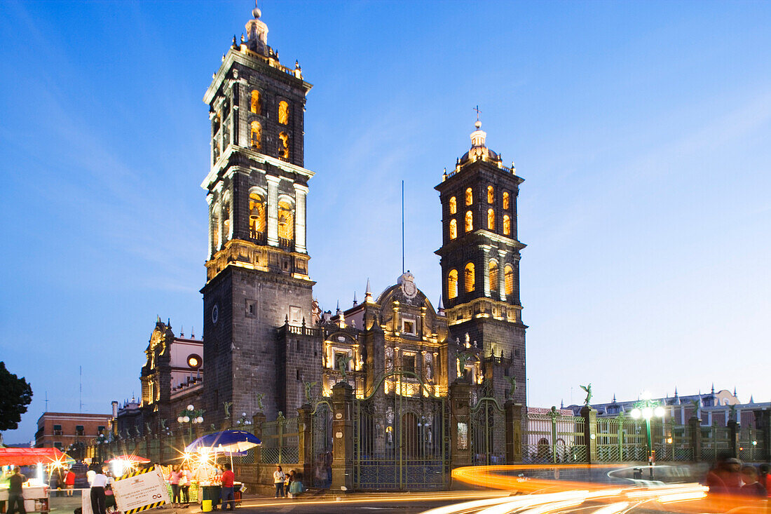 Kathedrale von Puebla, geweiht der unbefleckten Empfängnis, Heroica Puebla de Zaragoza, meisst nur Puebla genannt ist die Haupstaat des Bundesstaats Puebla, Mexiko