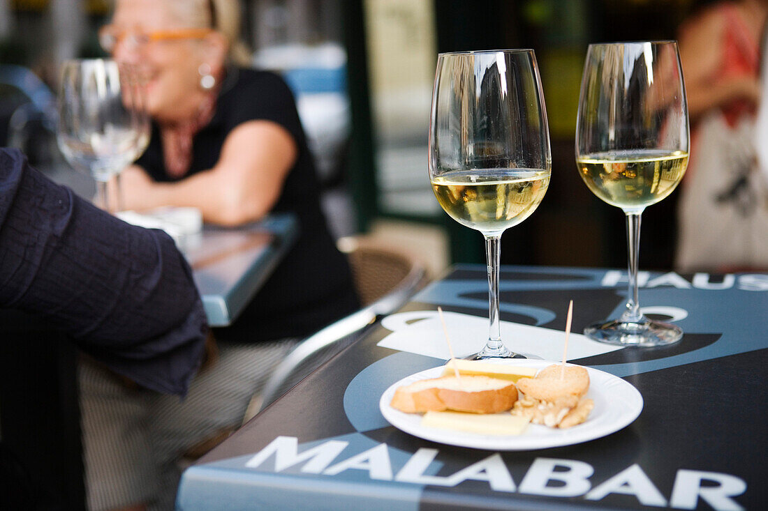 Two glasses of white wine, Gran Malabar, Trieste, Friuli-Venezia Giulia, Upper Italy, Italy