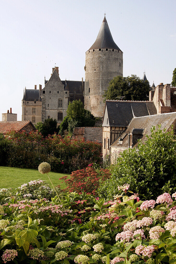 The Chateau'S Keep Built In 1180, Considered The First Chateau Of The Loire, And The Gardens Of The Hotel Dieu, Eure-Et-Loir (28), France