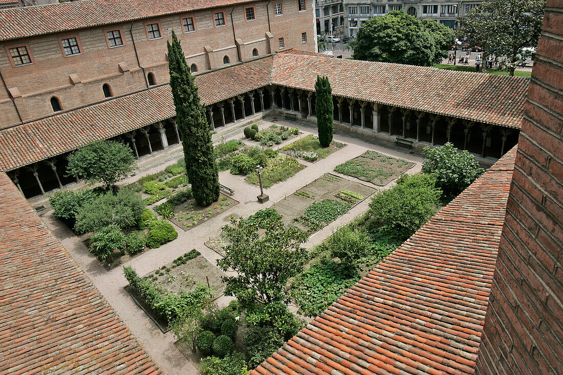 Cloister Of The Former Convent Designed By Viollet-Le-Duc, The Augustins Museum, Fine Arts Museum, Toulouse, Haute-Garonne (31), France