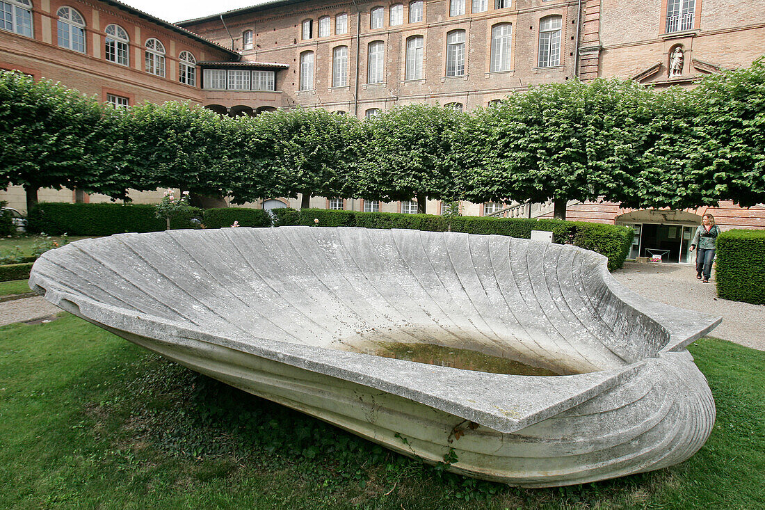 Scallop Shell, Garden Of The Hotel Dieu Which Receives The Pilgrims On The Compostela Road, Saint-Cyprien, Toulouse, Haute-Garonne (31), France