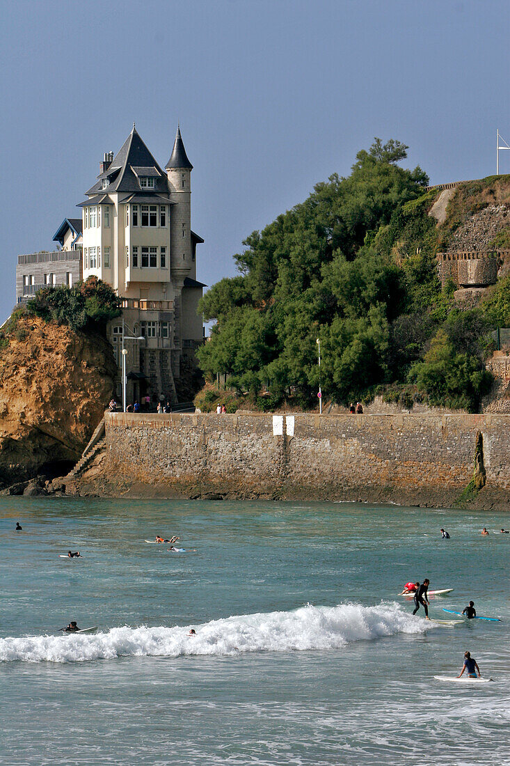 Surfers, The Cote Des Basques Beach, Villa Belza, Basque Country, Basque Coast, Biarritz, Pyrenees Atlantiques, (64), France
