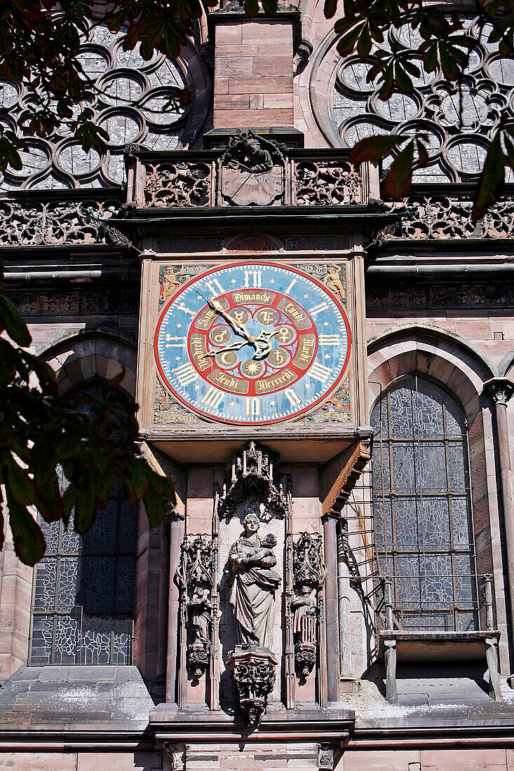 Clock Above The South Door Of The Cathedral. Astrologist With The Sundial Is Situated Above The Clock. It Represents Johann Lichtenberger, Astrologist At The Court Of Emperor Frederic Iii. It Dates From 1493, Strasbourg, Bas Rhin (67), Alsace, France, Eur