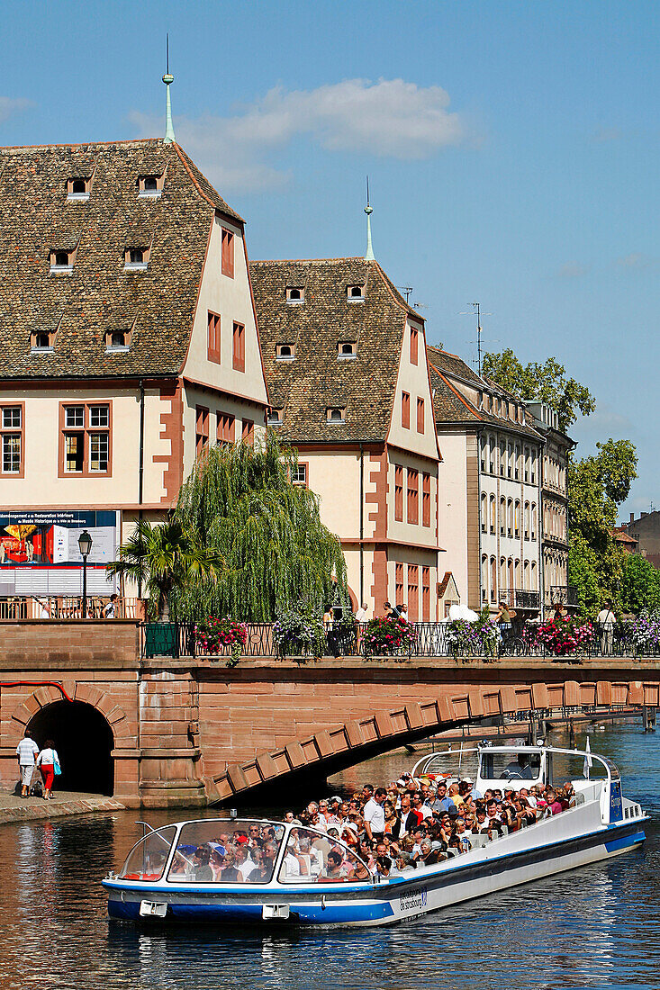 Sightseeing Boat Ride On The Ill, Strasbourg, Bas Rhin (67), Alsace, France, Europe