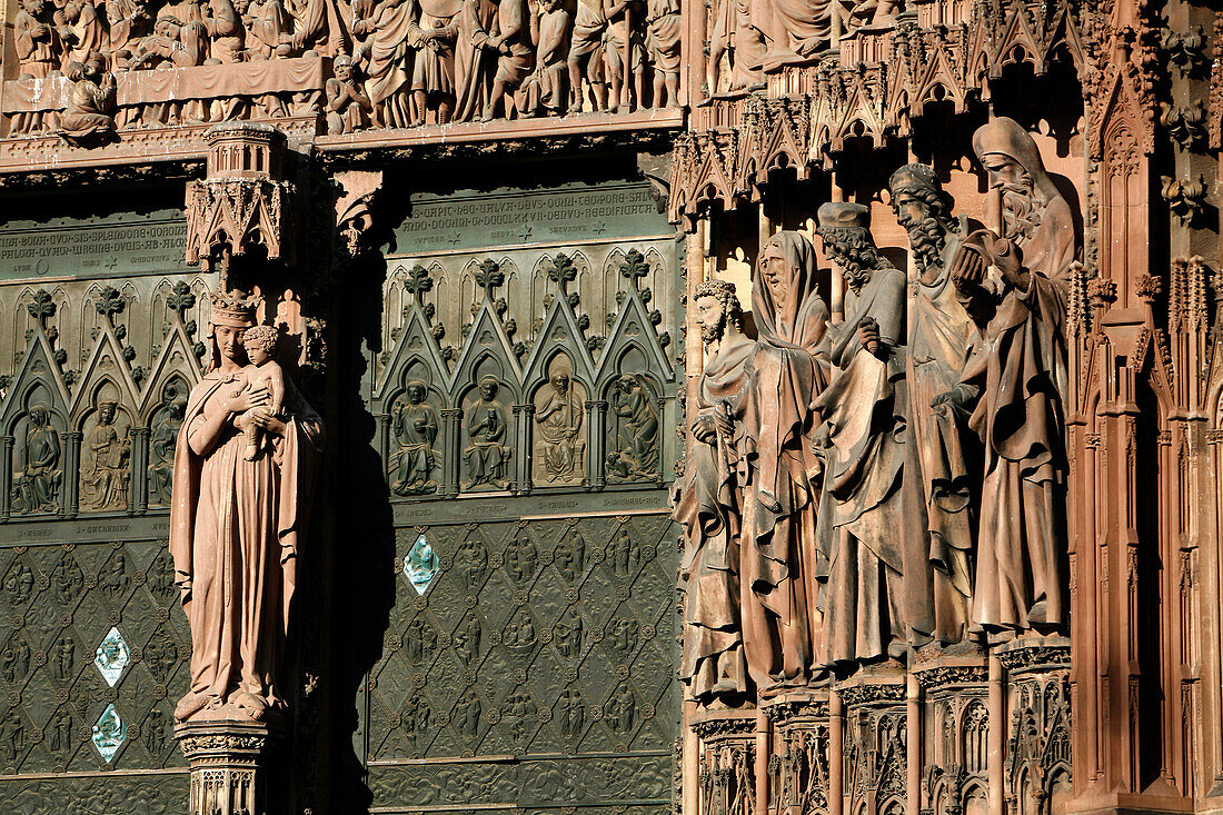 The Central Door, Representation Of Mary Surrounded By Statues Of The Prophets, Has As Its Theme The Passion Of Christ. Scenes From The Old And New Testament Are Represented On The Arches, Strasbourg Cathedral, Strasbourg, Bas-Rhin (67), Alsace, France