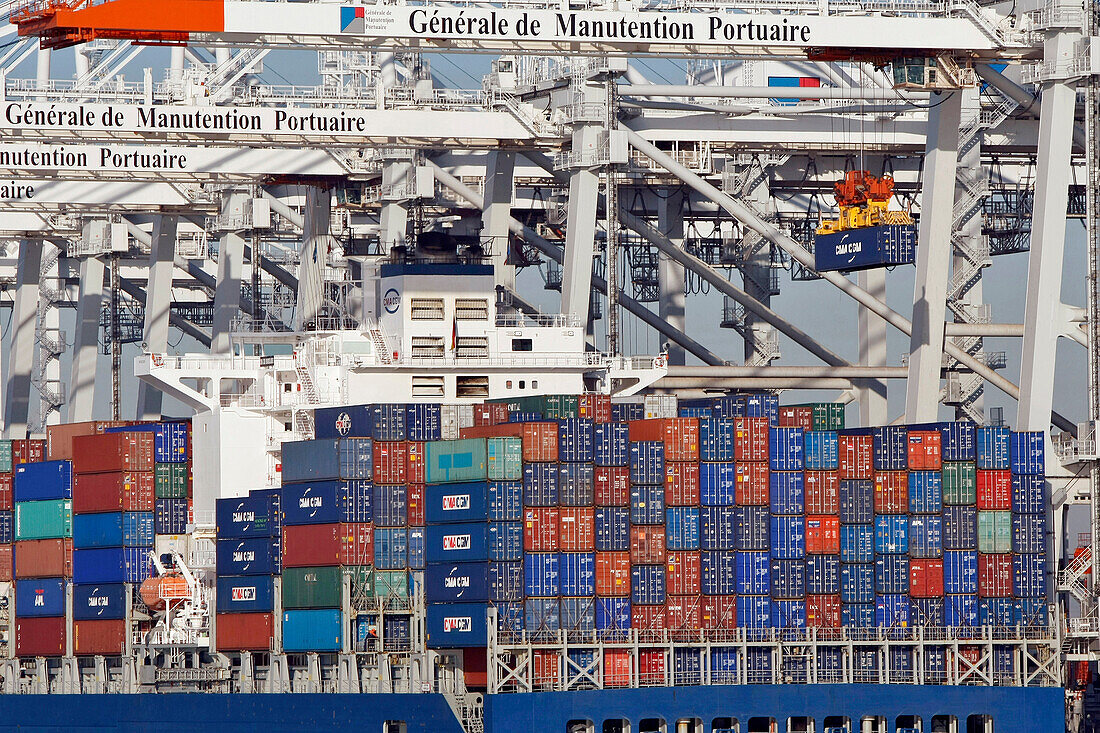 Container Boat Loading Gates, Terminal De France Port 2000, Commercial Port, Le Havre, Seine-Maritime (76), Normandy