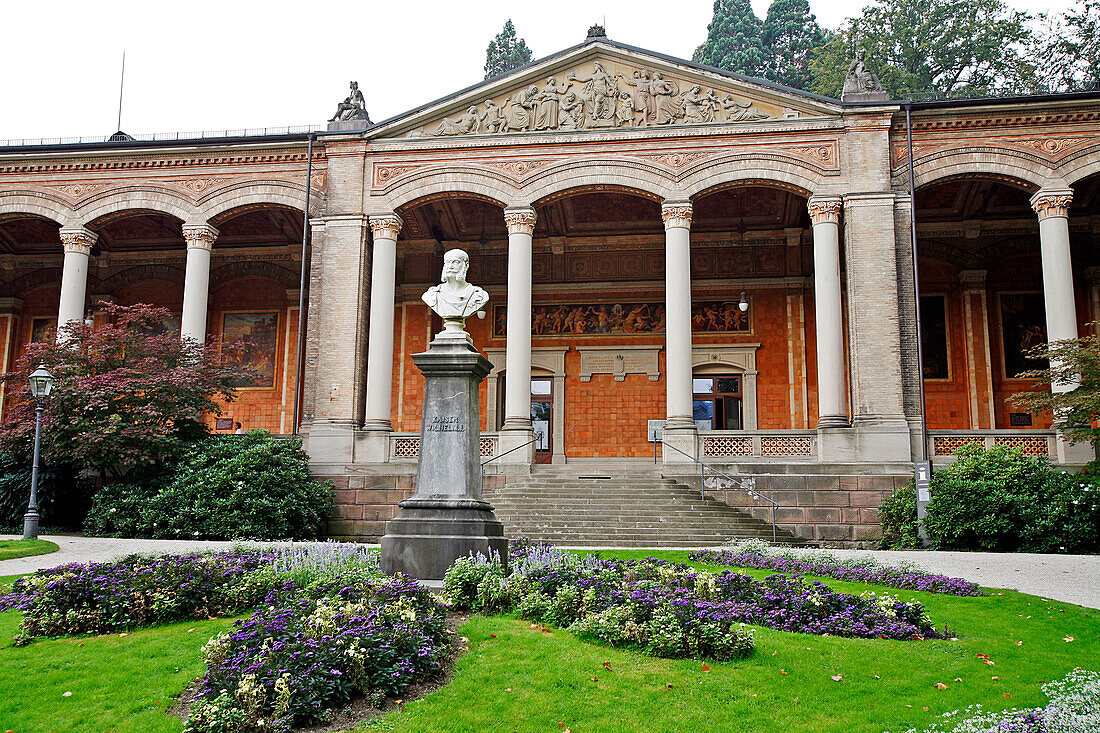 Trinkhalle, Bar, Ambulatory Built Between 1839 And 1842 With Corinthian Columns And 14 Frescoes, Baden-Baden, Germany, Europe