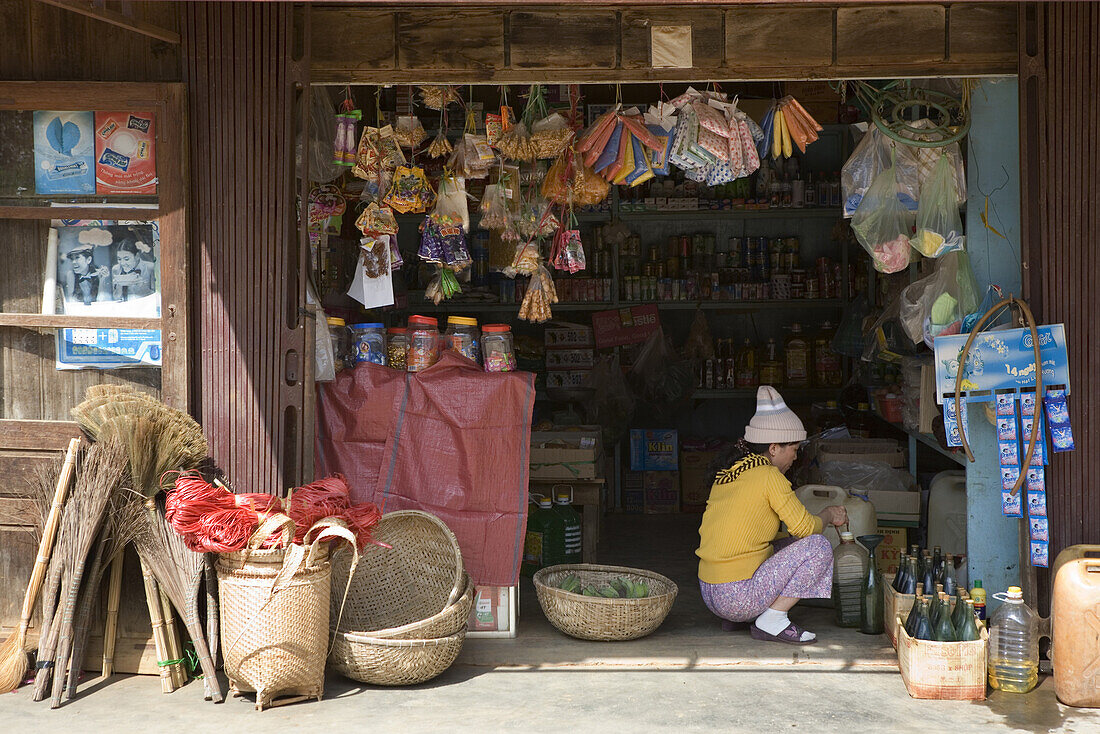 Kleiner Gemischtwarenladen in Trai Mat, Provinz Lam Dong, Vietnam, Asien