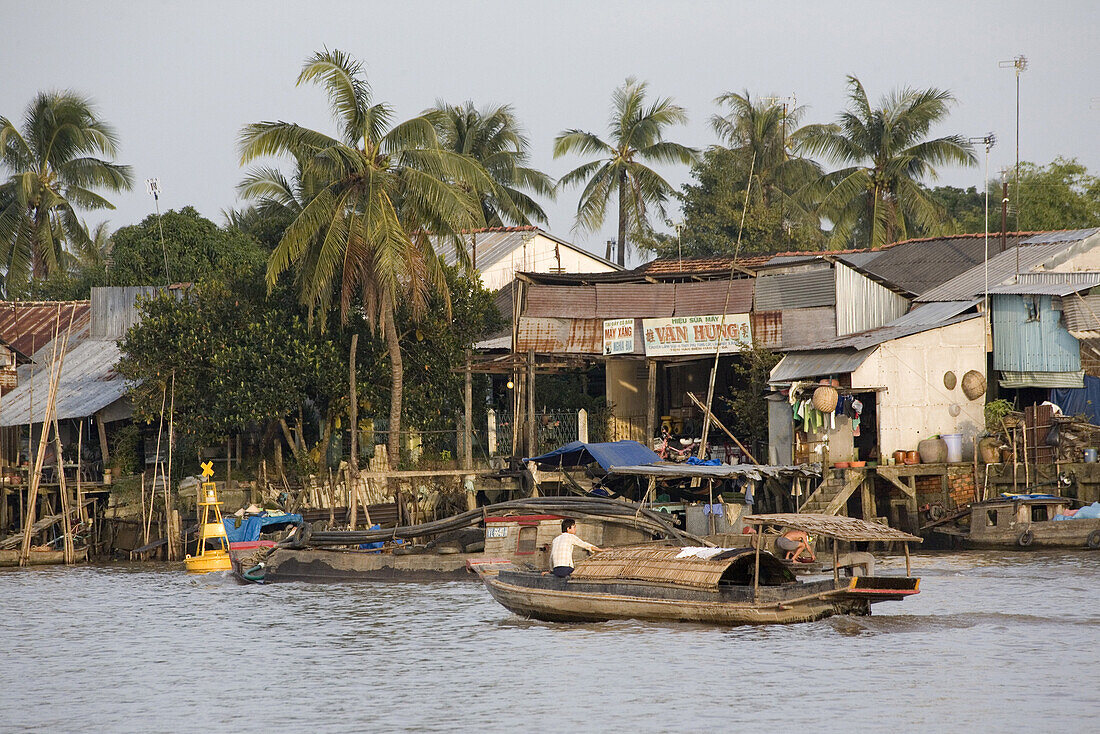 Boot auf dem Fluss Mekong in Tra On, Mekongdelta, Provinz Can Tho, Vietnam, Asien
